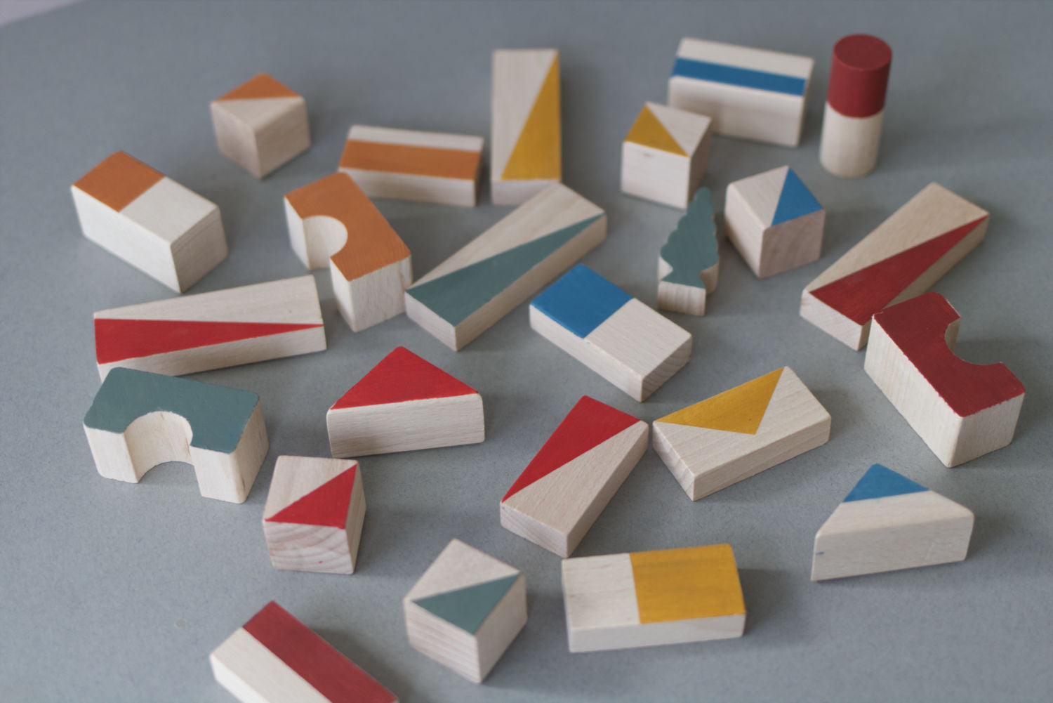 Wooden building blocks - Earthy colours - Happy Little Folks