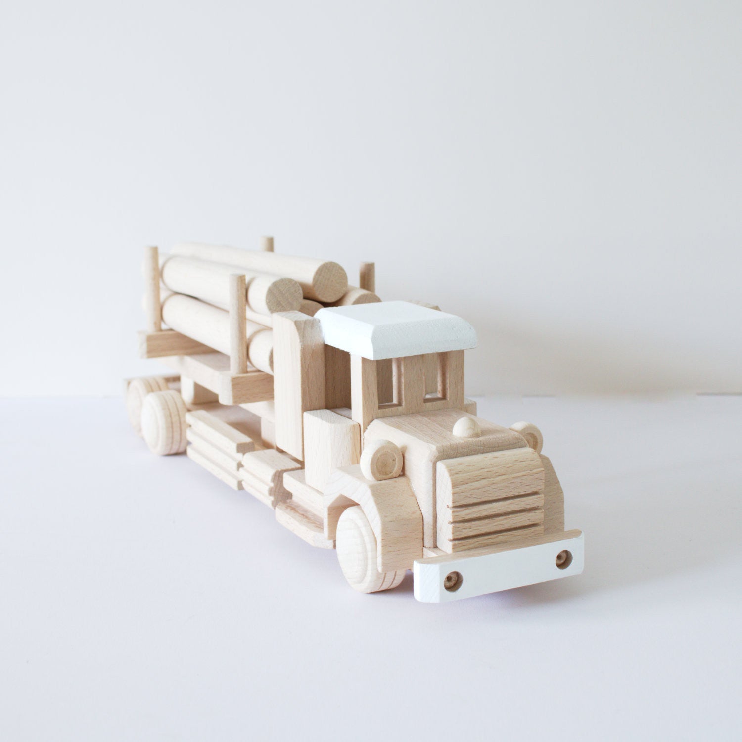 Wooden log truck 1 - Happy Little Folks