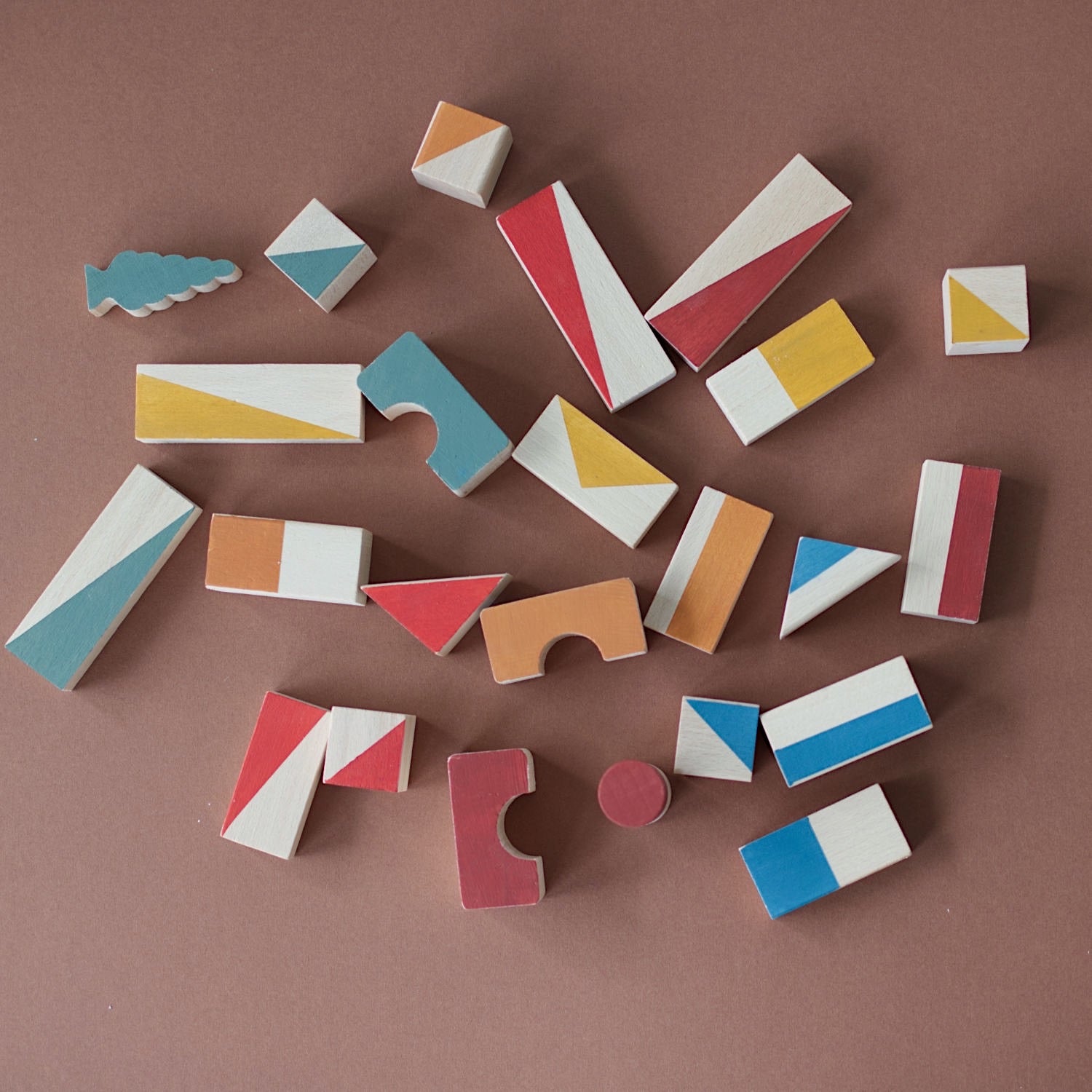 Wooden building blocks - Earthy colours - Happy Little Folks