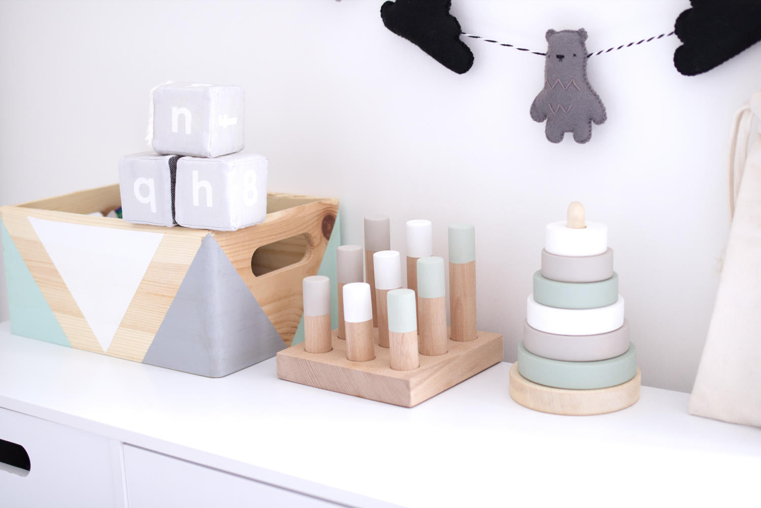 Wooden peg sorter - Custom colour choice - Happy Little Folks