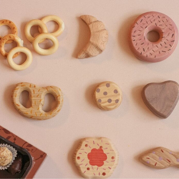 Wooden cookies set